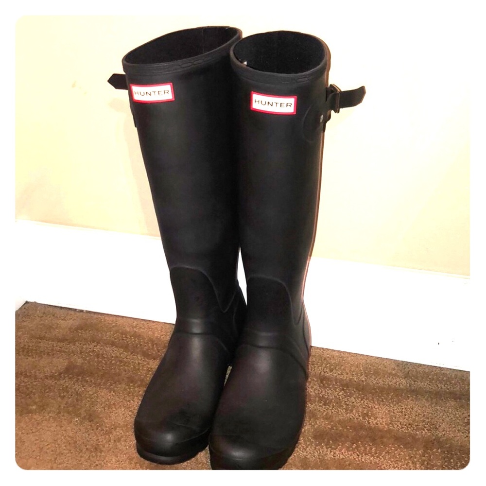 Hunter(ess) wide calf rain boots